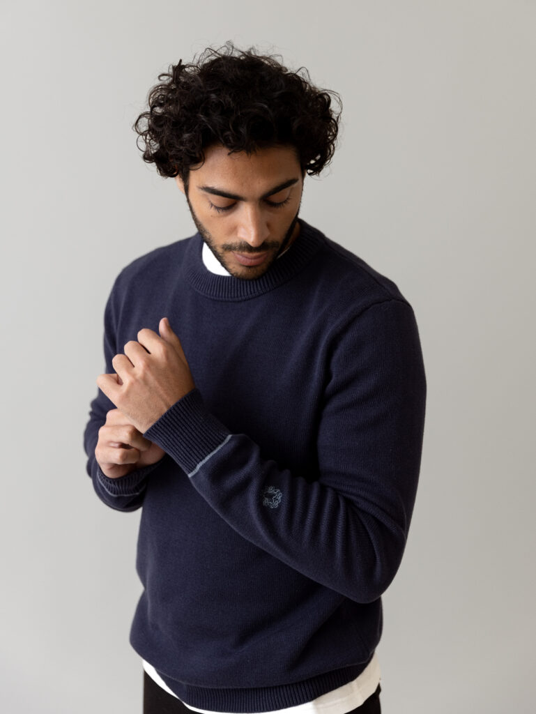 MOS-MOSH-GAL_fall_winter_2025_original_508200 469 MMGBarella Crew Knit Navy - 500930 101 MMGPerry OSS Tee White - 501650 801 Hunt Soft String Pant Black 1